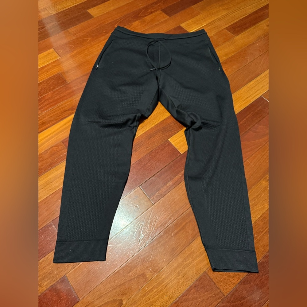 NWOT Lululemon Engineered Warmth Joggers Black size XL